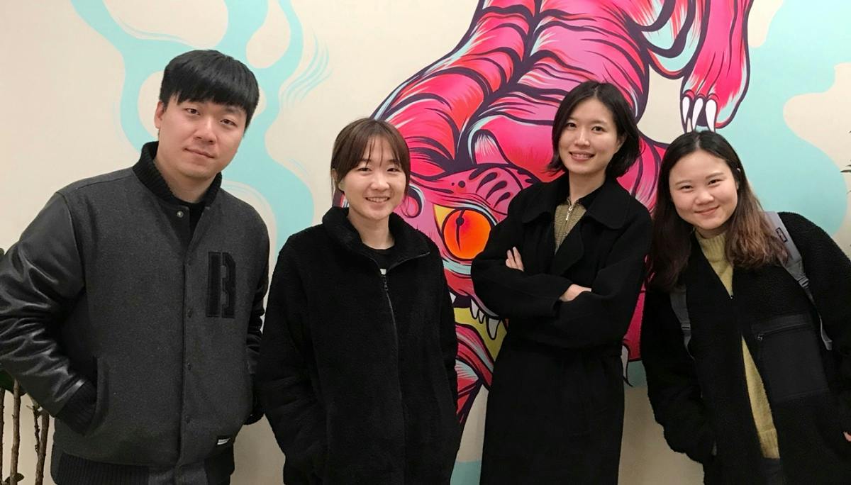 좋은 점을 찾아 큰 소리로 말하는 사람들